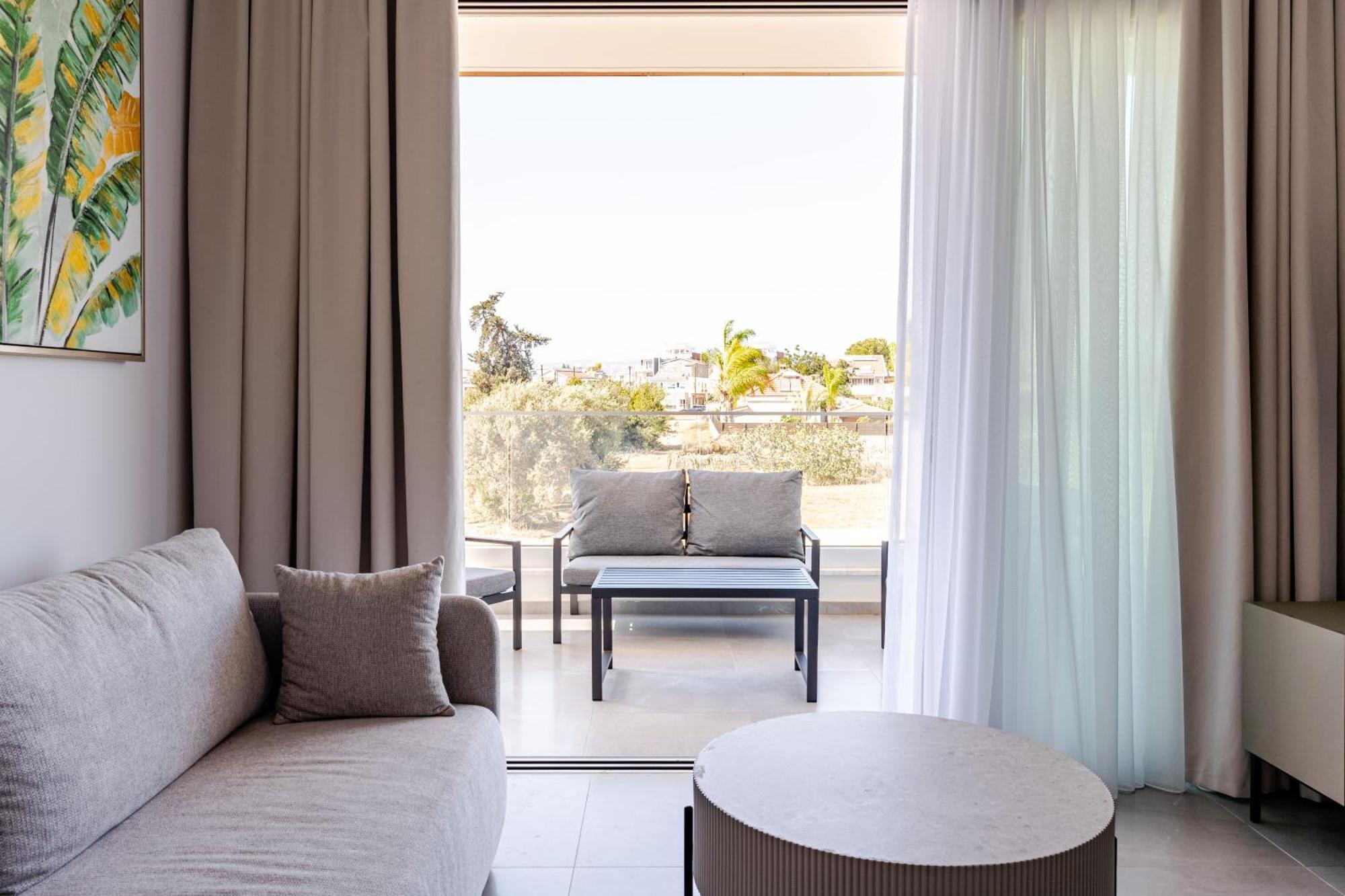 לימסול Yamas Urban Living Zakaki Pool Penthouses & Apartments מראה חיצוני תמונה